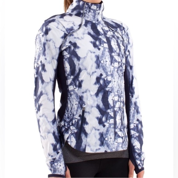 Lululemon Run Essentials Jacket - Picture 8 of 9